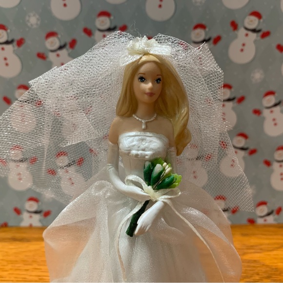 🎄2/30🎄 Hallmark Keepsake Ornament ~ Barbie ~ Blushing Bride 2002 - Picture 3 of 5